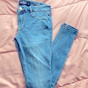 Hollister Low-Rise Jean Jegging size 5R / 27W 28L